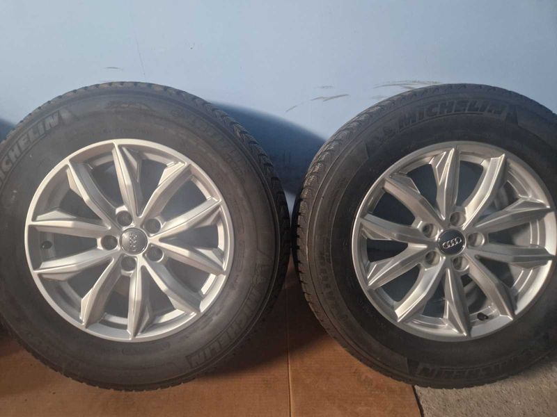 Audi Ауди Q3 R17 80A
оригинални джанти с гуми
и датчици