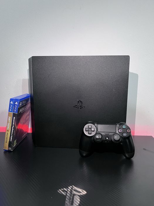 Vand ps4 pro impecabil