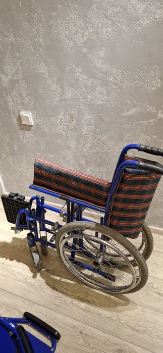 Продам инвалидную коляску