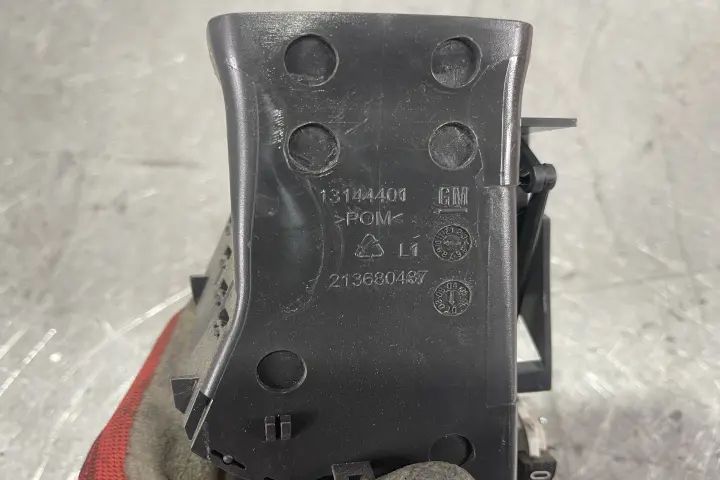 Grila ventilatie bord centru stanga 13144401 Opel Zafira 2007