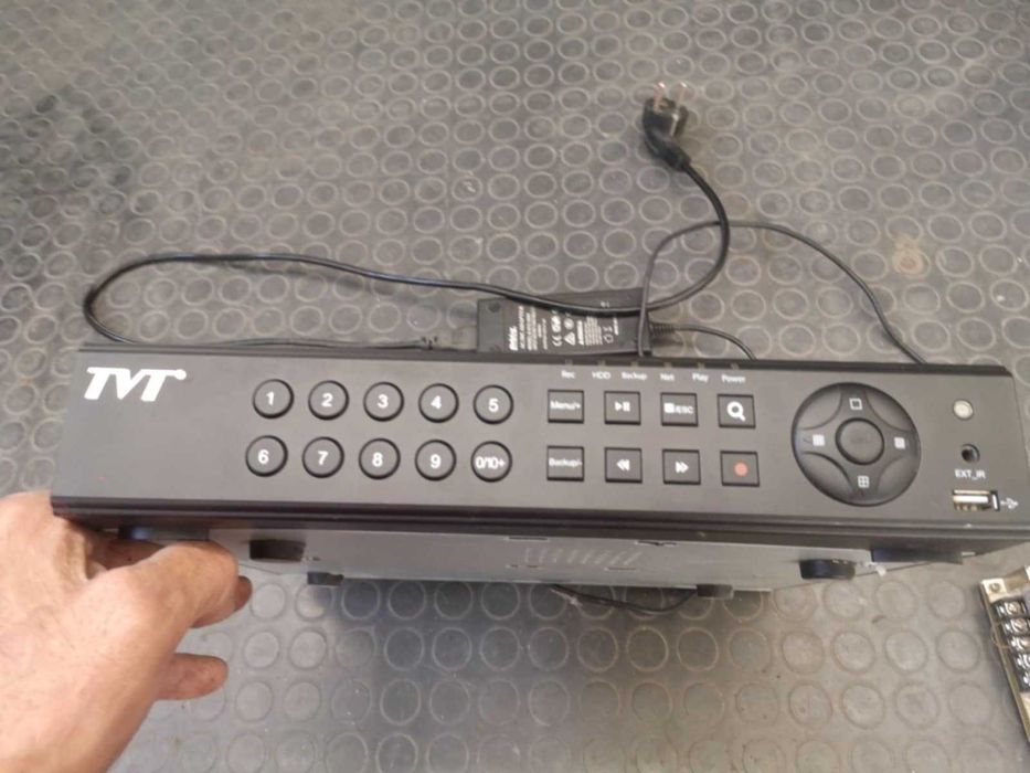 DVR TVT за 16 камери, използван + 16 камери и 2 захранващи устройства.