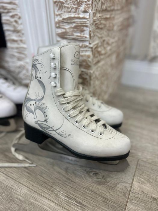 Продам коньки на девочку, размер 32