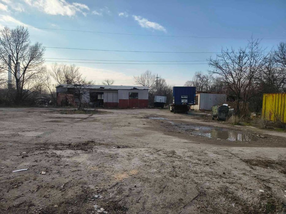 Паркомясто за строителна техника и камиони