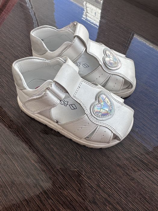 Продам сандали Tiflani