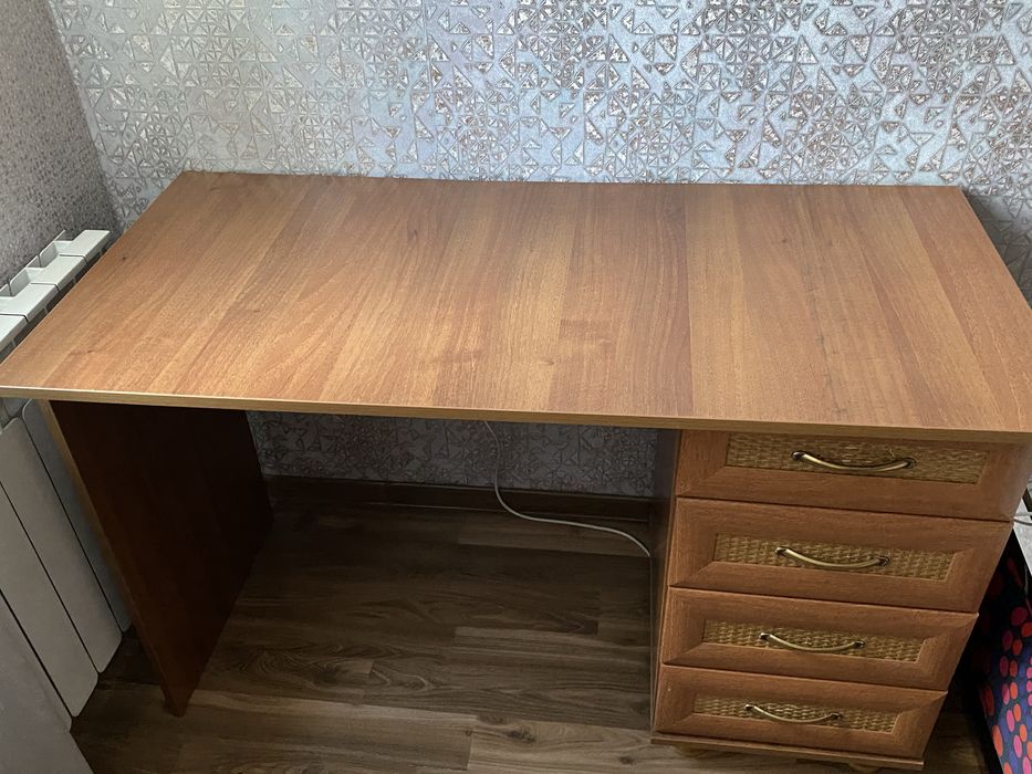 Продам письменный стол
