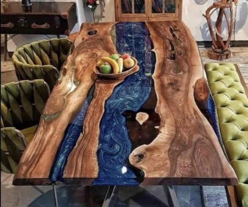 Дървена маса със смола