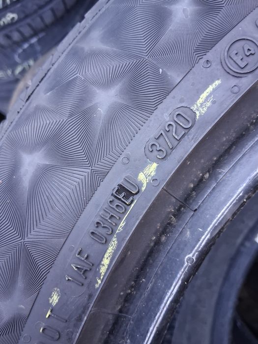 235 55 19 Континентал 4броя летни дот 2020г