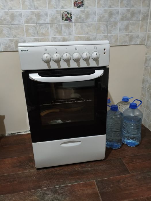 Продам электрическую плиту Beko