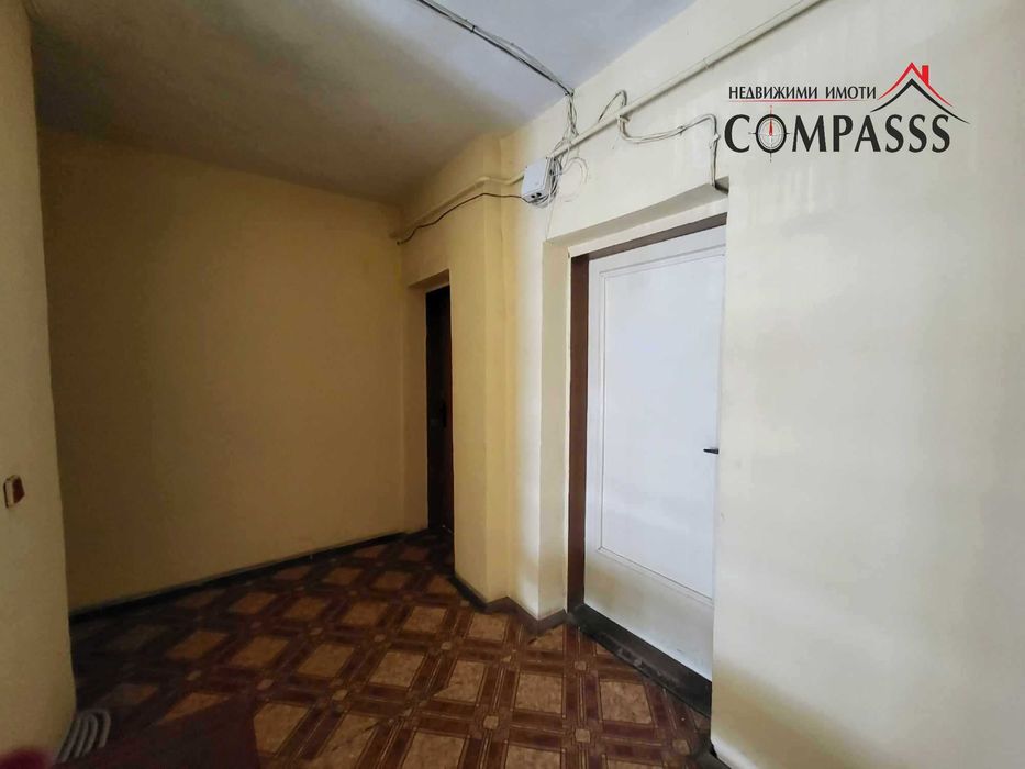 гр. Добрич, етаж от административна сграда - 86408.32евро!