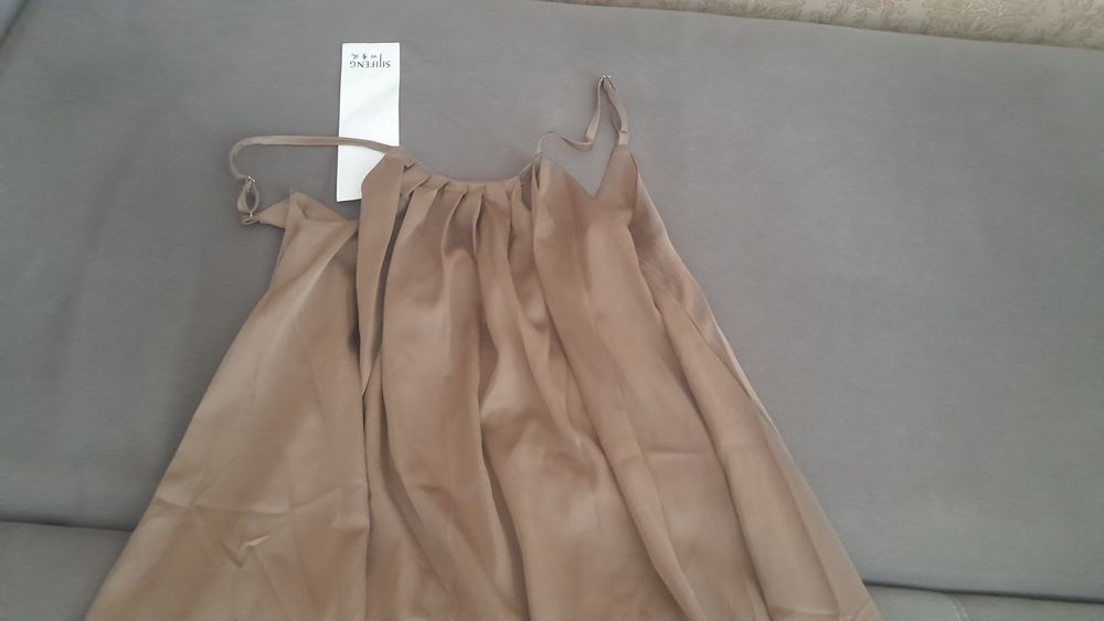 Продам платье новое, длинное.