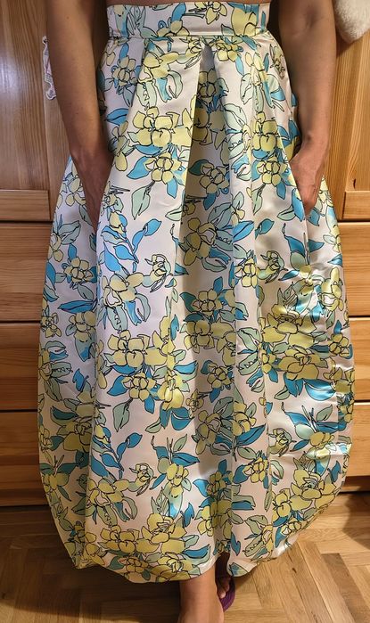 Елегантна рокля и сатенена пола, размер S