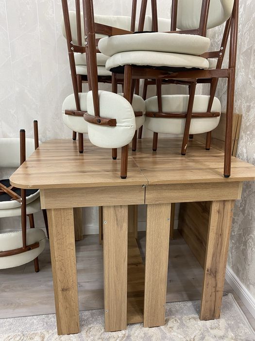 Стол со стульями