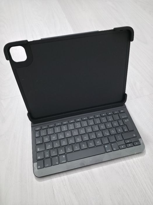 Husa si tastatura iPad logi slim folio pro