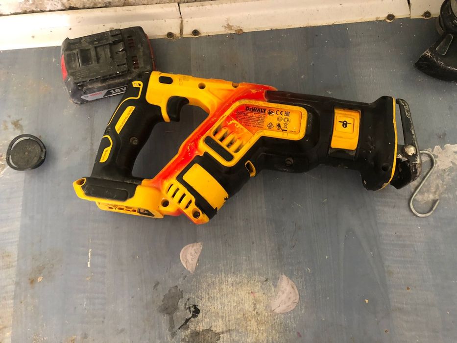 Vând scule dewalt flex și multi fierăstrău