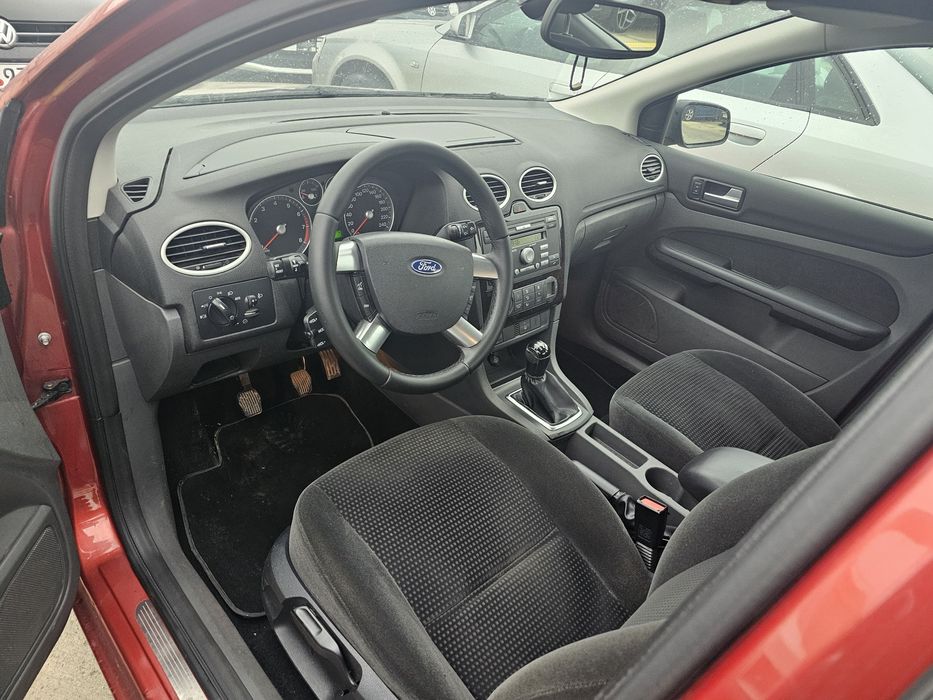 Ford focus ghia 1,6 benzina !
