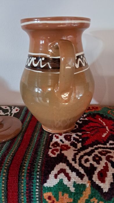 Cană din lut cu capac