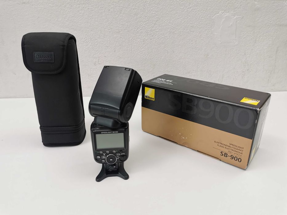 Nikon Speedlight SB-900 в пълен комплект