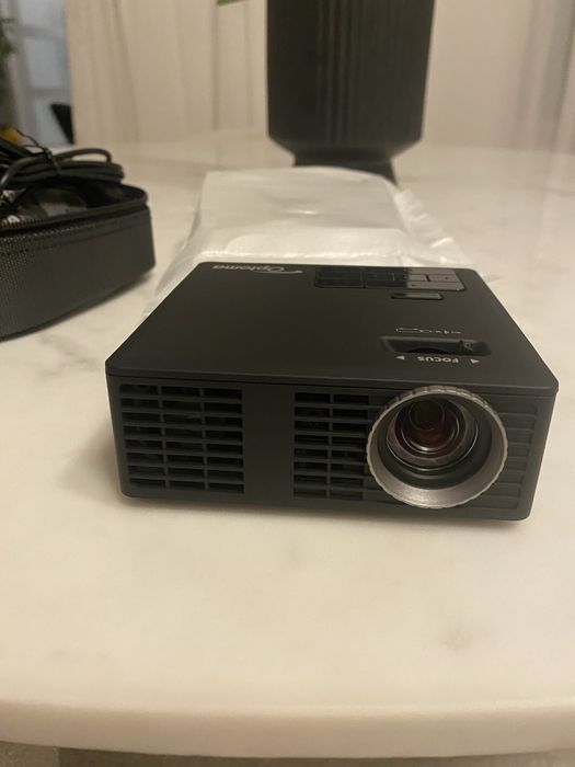 Videoproiector optoma