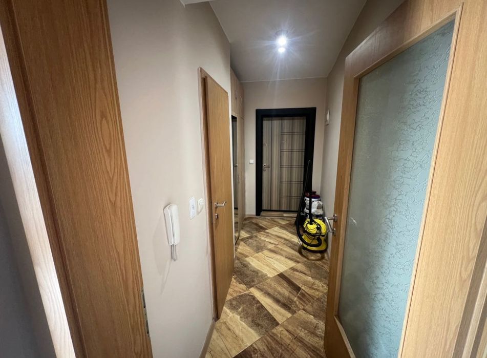 Дава се под наем Двустаен апартамент в Варна, Цветен квартал - 65 кв.м за 504.9 € - Снимка #1