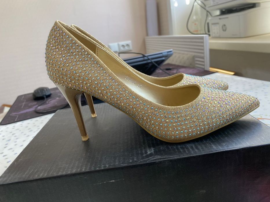 Продам туфли бежевый