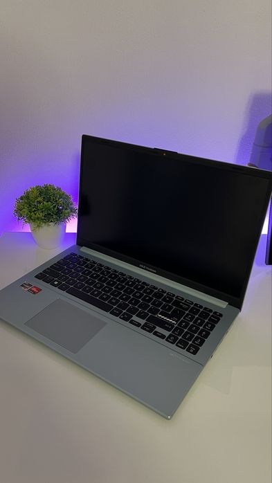 Laptop Asus Vivobook GO 15 AMD Ryzen 5 7520U 4,3 GHZ  15,6 INCH