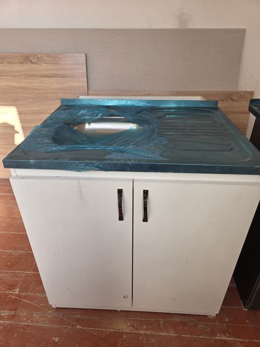 Продам шкаф новый с мойкой