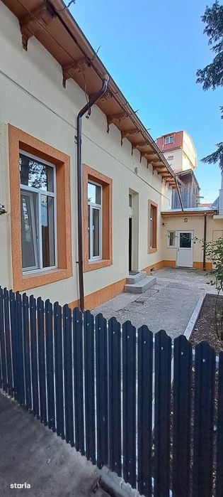 TINERETULUI (metrou) - DIMITRIE CANTEMIR, casa 2 camere, curte proprie