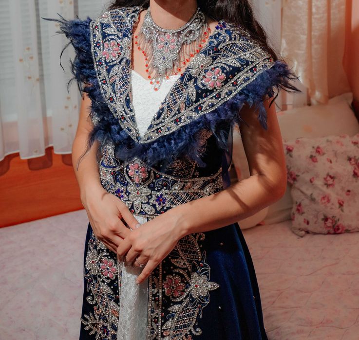 Биндаллъ за къна , Рокля за къна