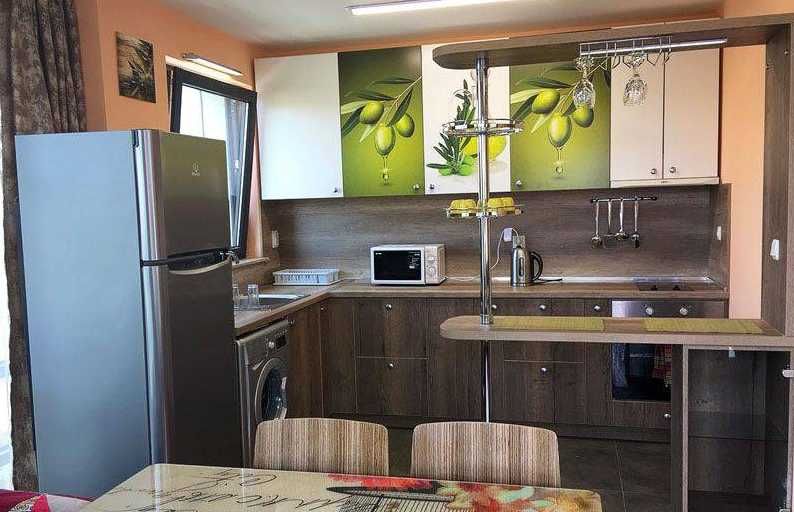 Дава се под наем Двустаен апартамент в Бургас, Център - 70 кв.м за 300 € - Снимка #2