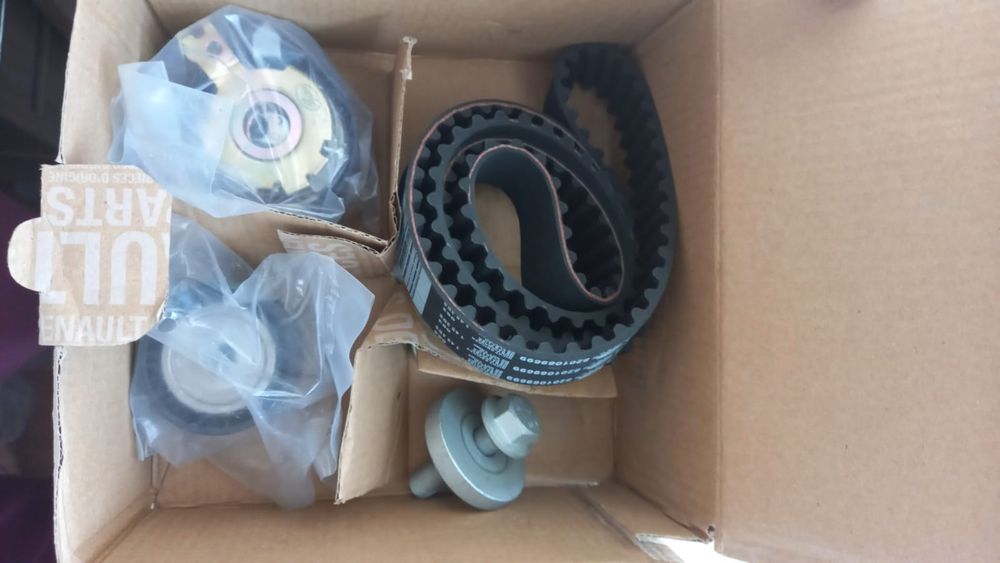 Gates  комплект ГРМ  2шт ролик И помпа