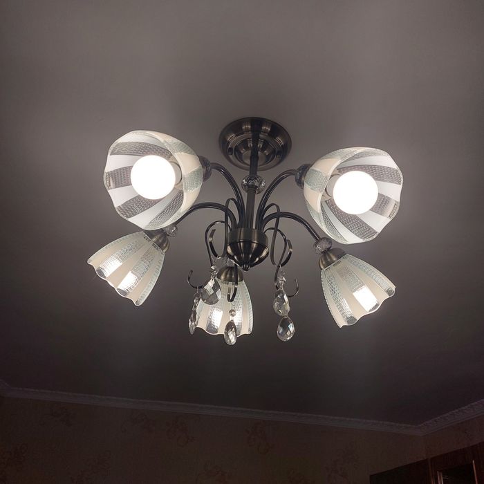 люстра для гостинной