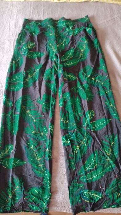 Pantaloni largi nr 40