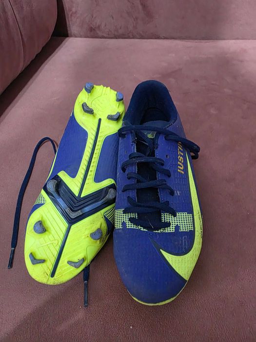 Vand ghete de fotbal NIKE Mercurial