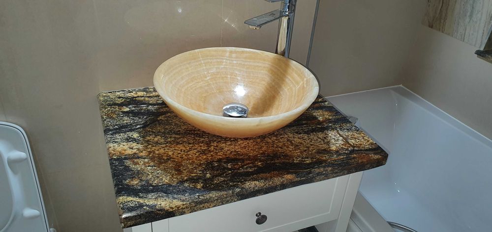 Blaturi din granit și marmură. Bucătărie, lavoar, polițe, masă.