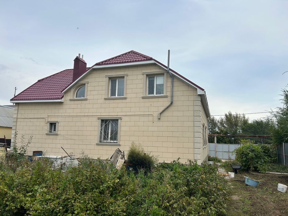 Продом кирпичный дом с мансардой