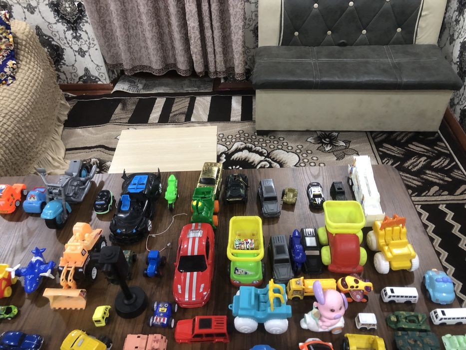 Игрушки машинки разные