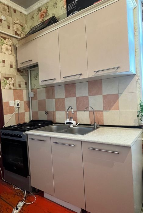 Кухонный гарнитур — срочно, торг будет