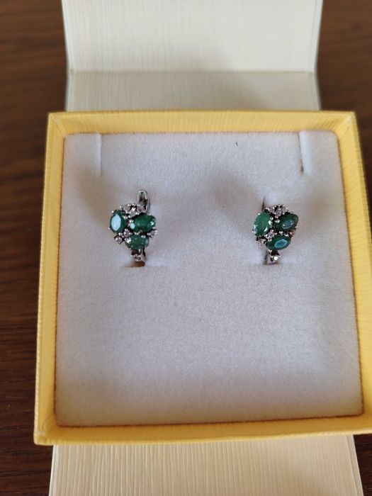 Сребърни обеци с изумруд