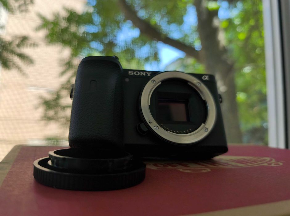 Sony A6600 + accesorii