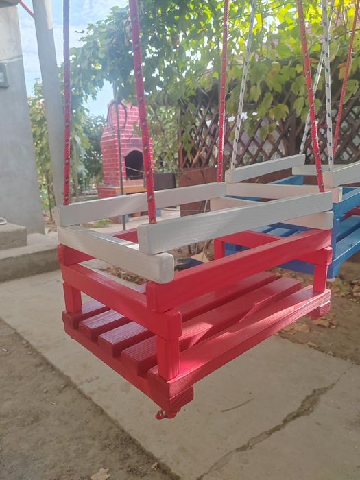 Leagăne din lemn pentru copii