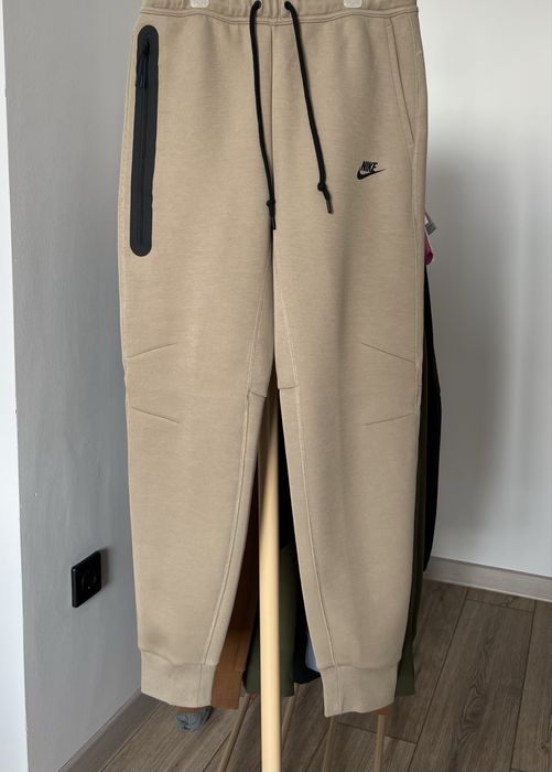 Nike Teck Pack FB8002. Брюки на каждый день………………
