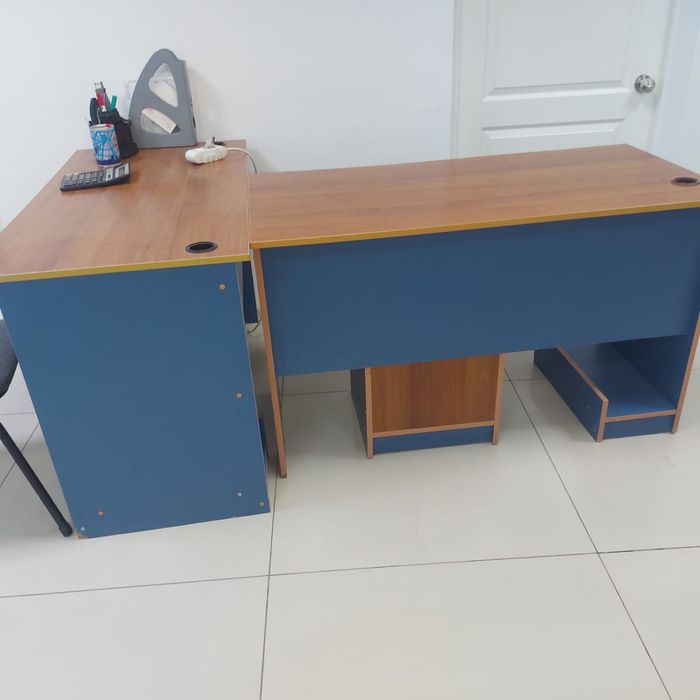 Офисная мебель в отличном состояним