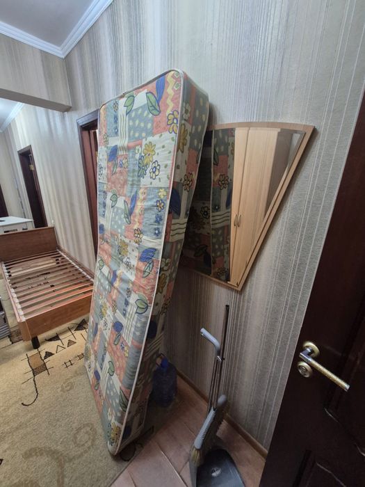 Кровать деревянная