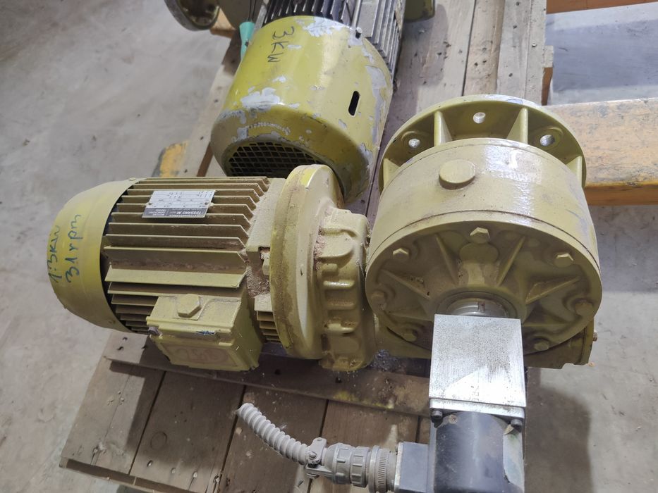 Motor electric trifazat cu reductor 1.3kW, 31rpm, 220/380V