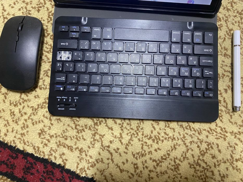 Планшет с клавиатуром