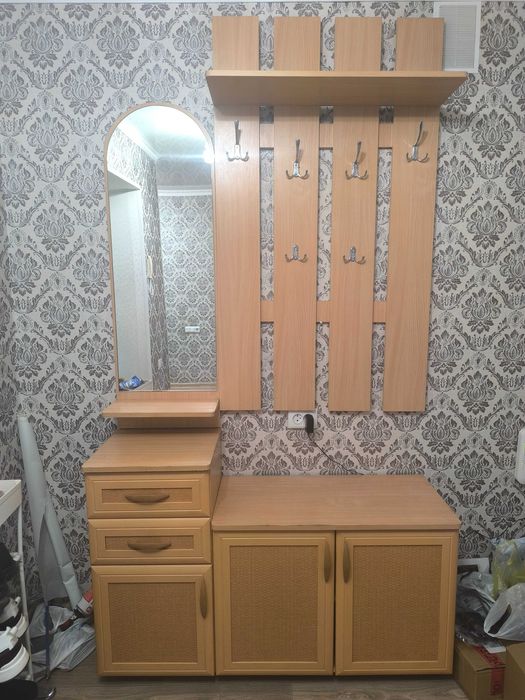 Продам прихожую.