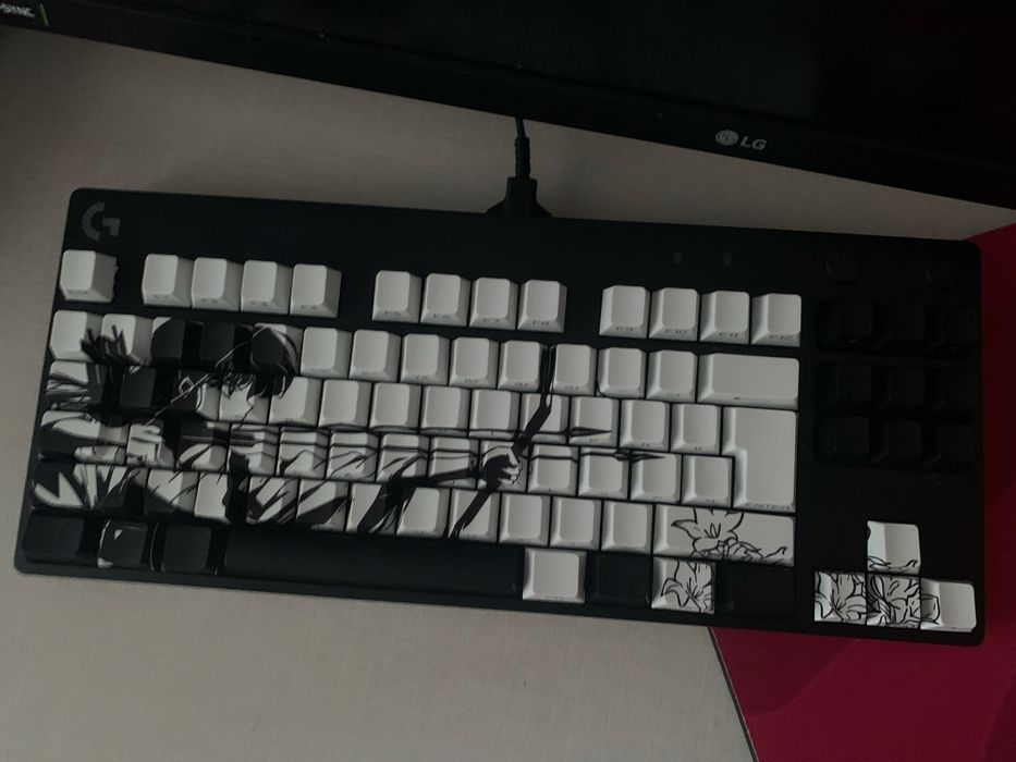 Logutech g pro с кастомными кейкапами