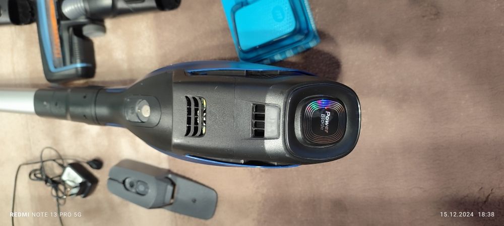 Вертикална прахосмукачка Philips FC6728