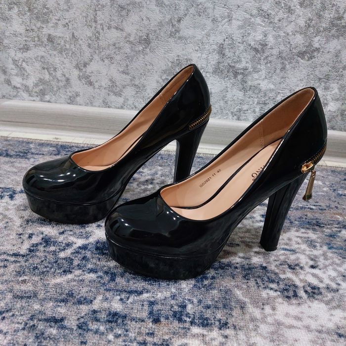 Продам лакированные туфли