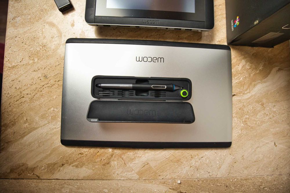 Wacom Cintiq+touch (icore5/ram8gb/ssd128gb]mobilePCtablet